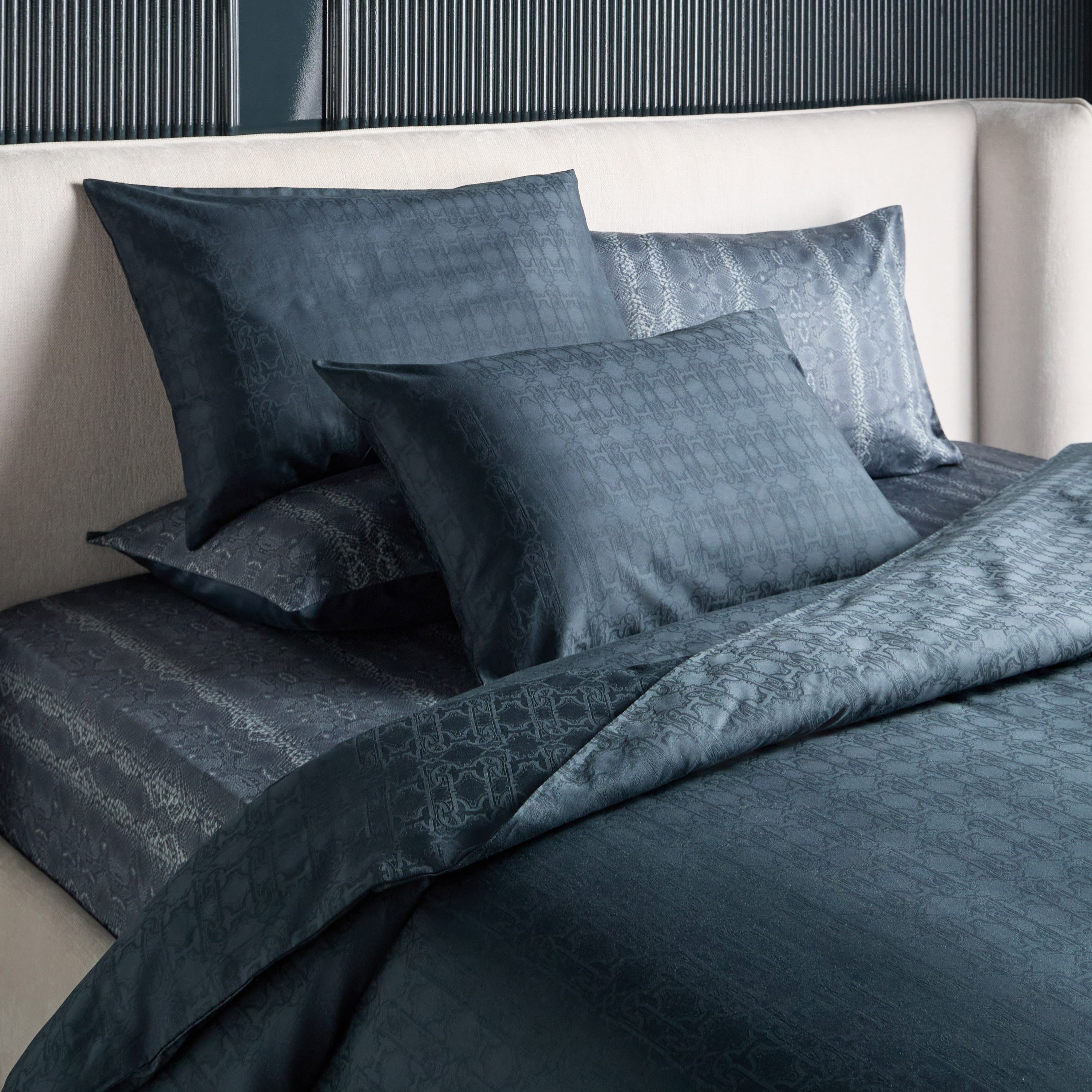 طقم غطاء لحاف كينج قطن 3 قطع - روبرتو كافالي - 220x230 سم-household-bedding-duvetandcovers-duvetcovers-image-1