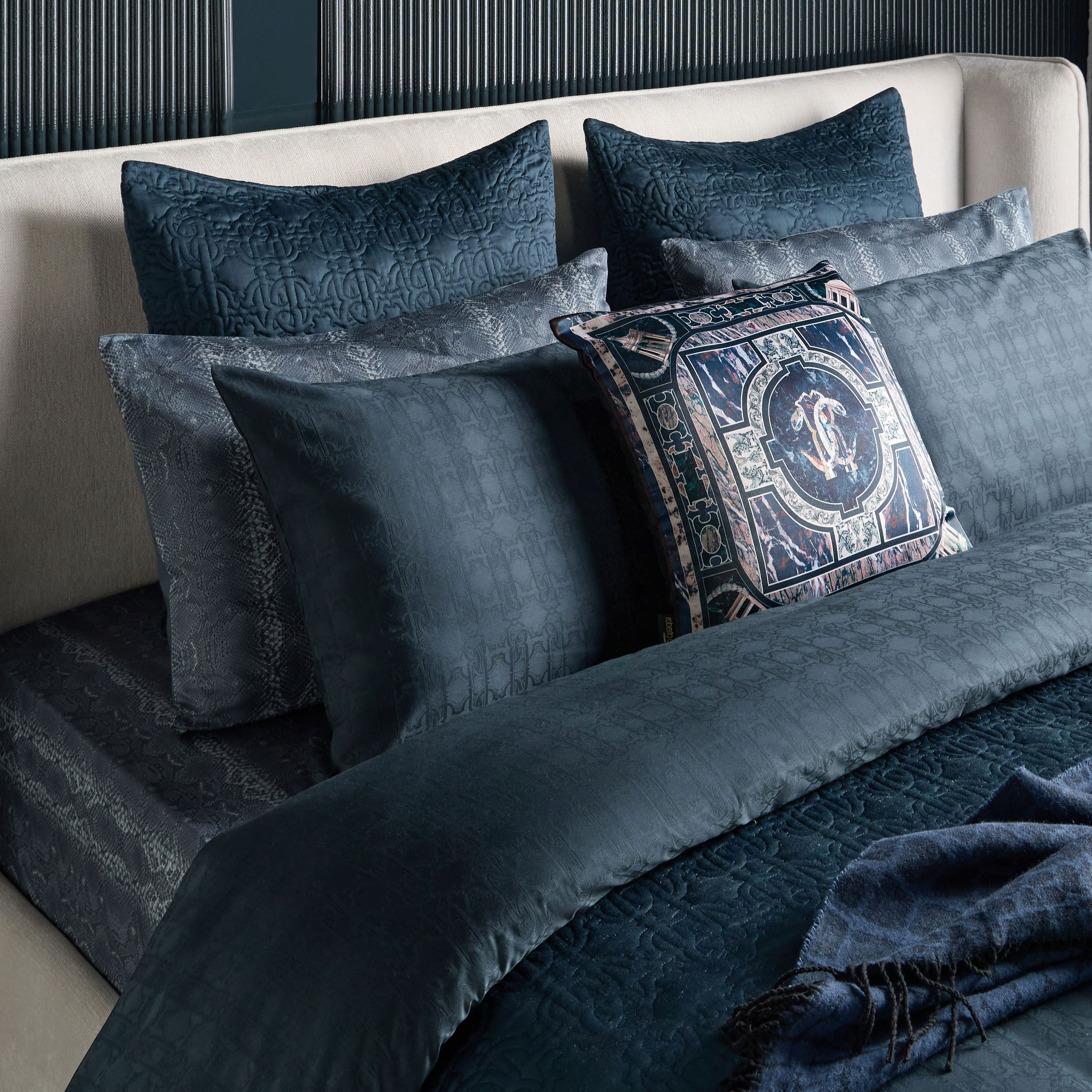طقم غطاء لحاف قطن سوبر كينج 3 قطع - هوم من روبرتو كافالي - 220x260 سم-household-bedding-duvetandcovers-duvetcovers-image-7