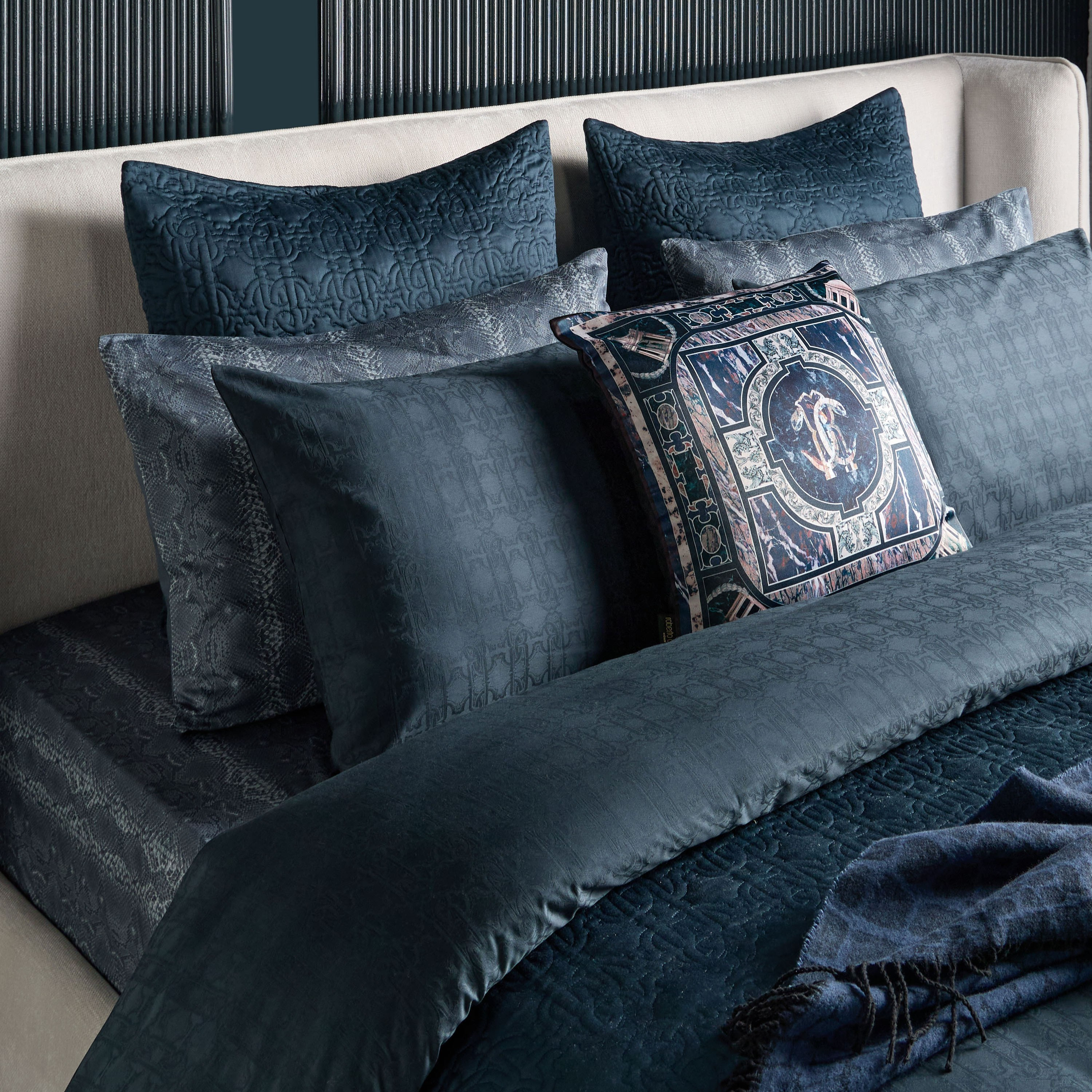 شرشف مطاطي كينج قطن بطبعات - روبيرتو كافالي - 180x205 سم-household-bedding-sheetsandpillowcases-fittedsheets-image-4