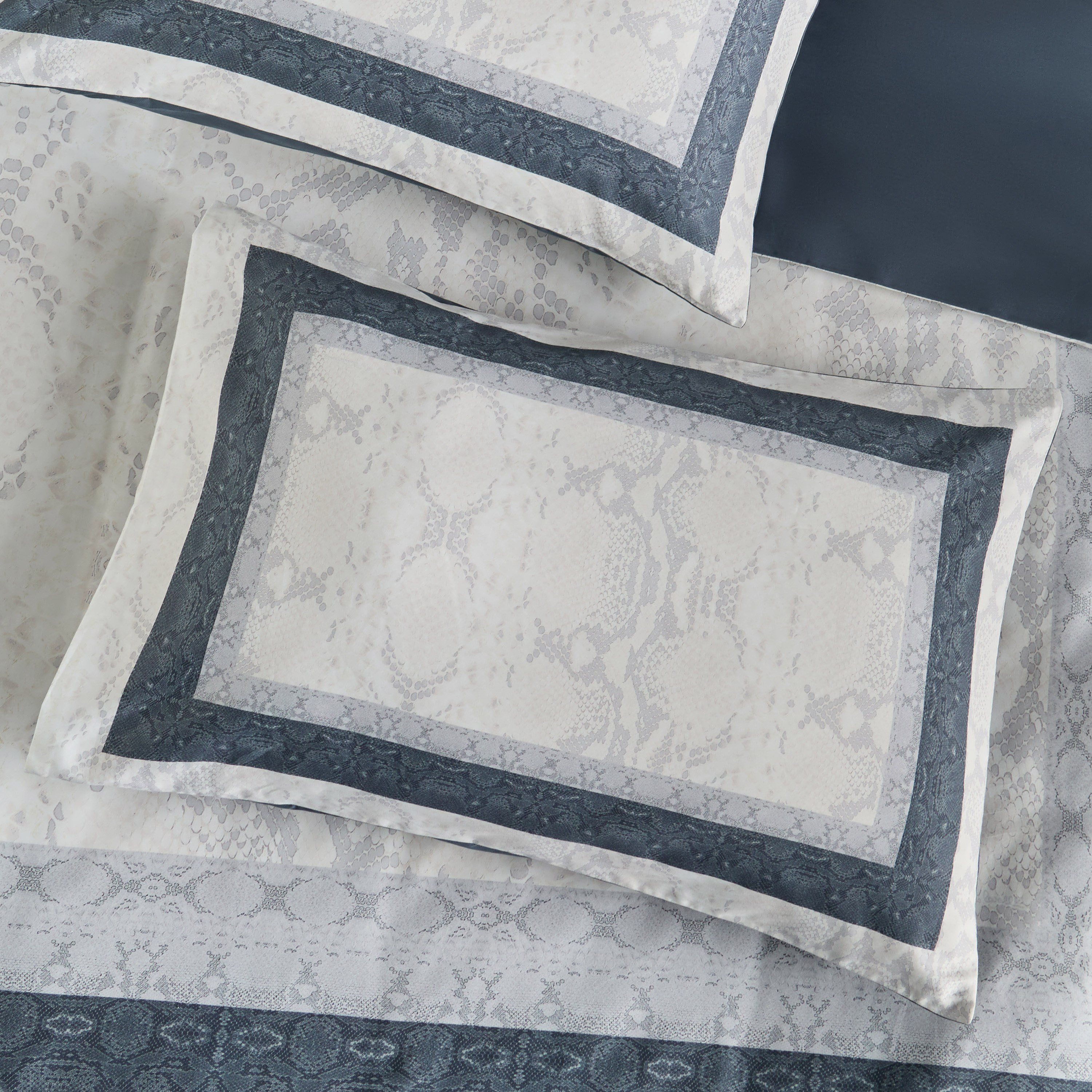طقم غطاء لحاف قطن سوبر كينج 3 قطع - هوم من روبرتو كافالي - 220x260 سم-household-bedding-duvetandcovers-duvetcovers-image-3