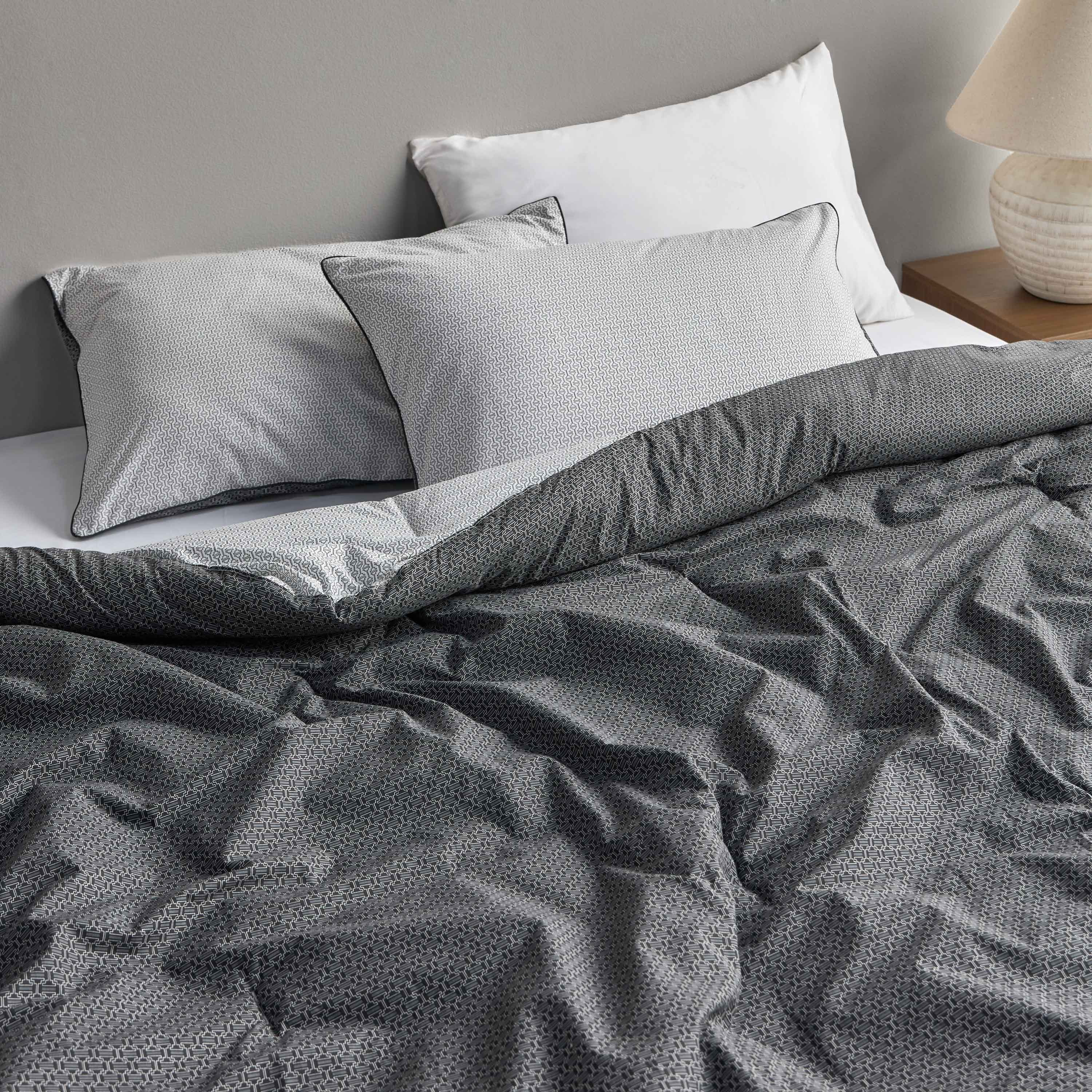 Noire Daislay Abstract Print 200 Thread Count 3-Piece Super King Comfort Set - 240x260 cm-household-bedding-comfortersandbedspreads-comforters-image-5