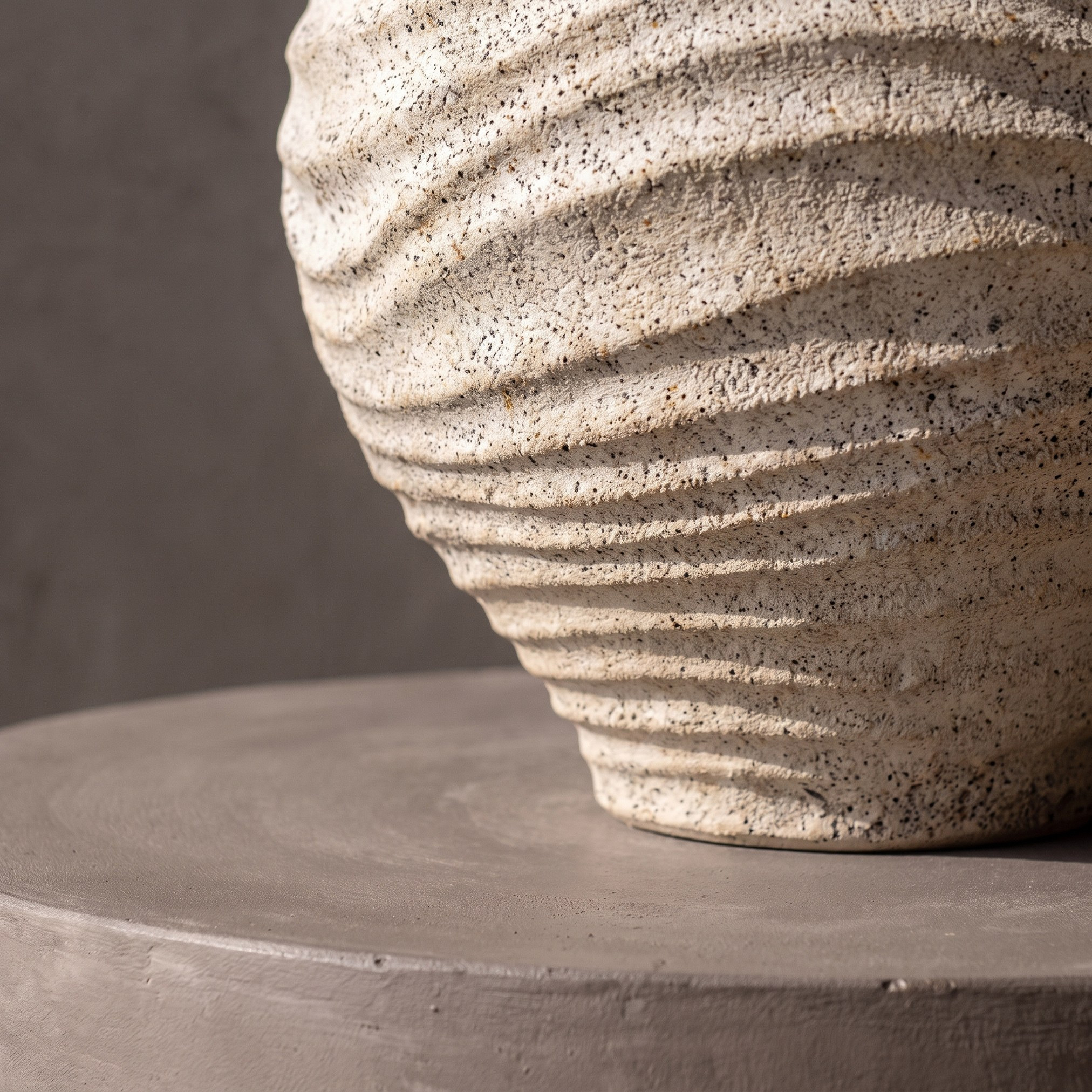 Madar-Nomad Dunes Resin Vase - 25 cm-household-decor-vasesandbowls-image-3