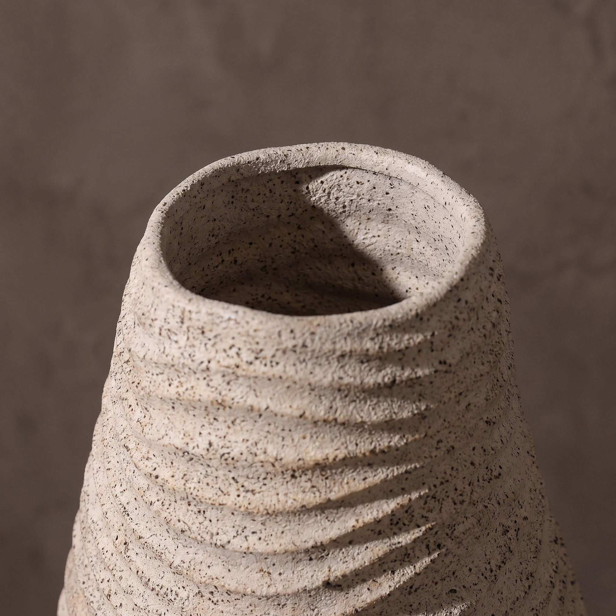 Madar-Nomad Dunes Resin Vase - 36 cm-household-decor-vasesandbowls-image-2