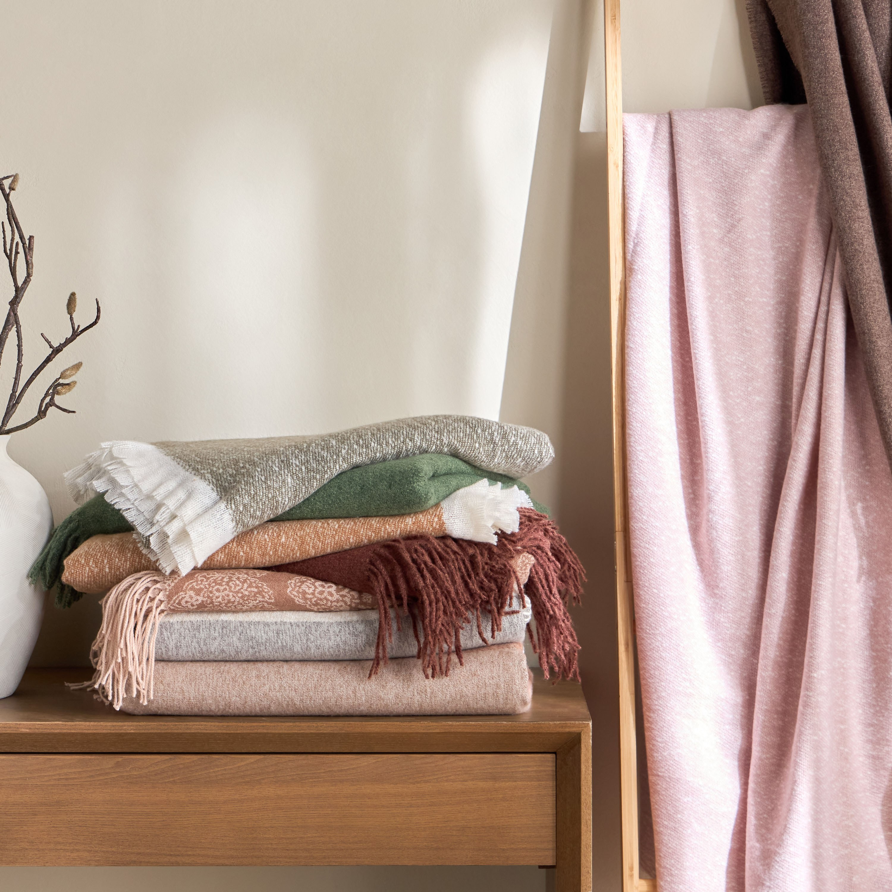 بطانية خفيفة - سوفت لوم - 130x170 سم-household-cushionsandthrows-throwsandblankets-throws-image-4