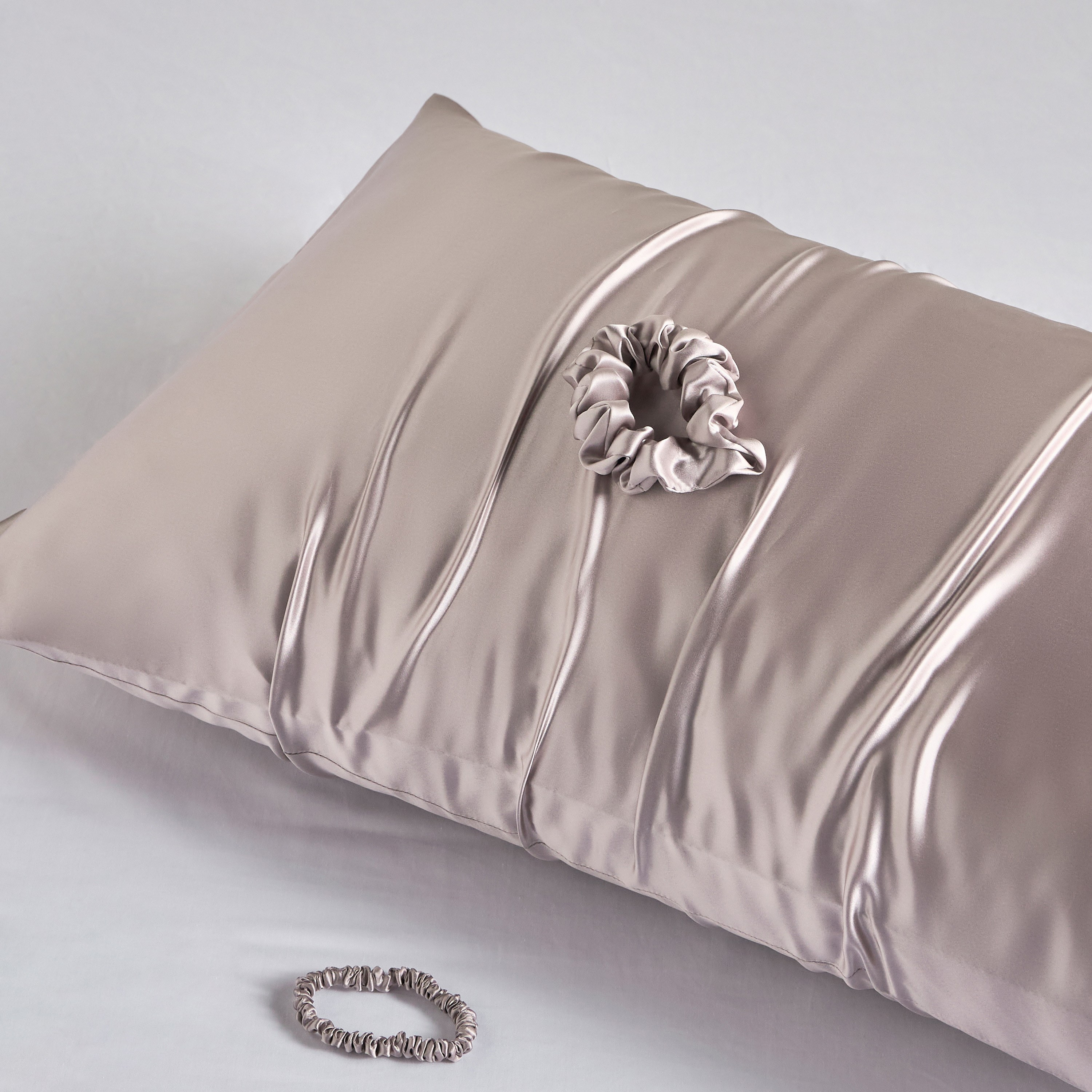 Veloura Mulberry Silk Pillowcase - 50x75 cm-household-bedding-sheetsandpillowcases-pillowcases-image-1
