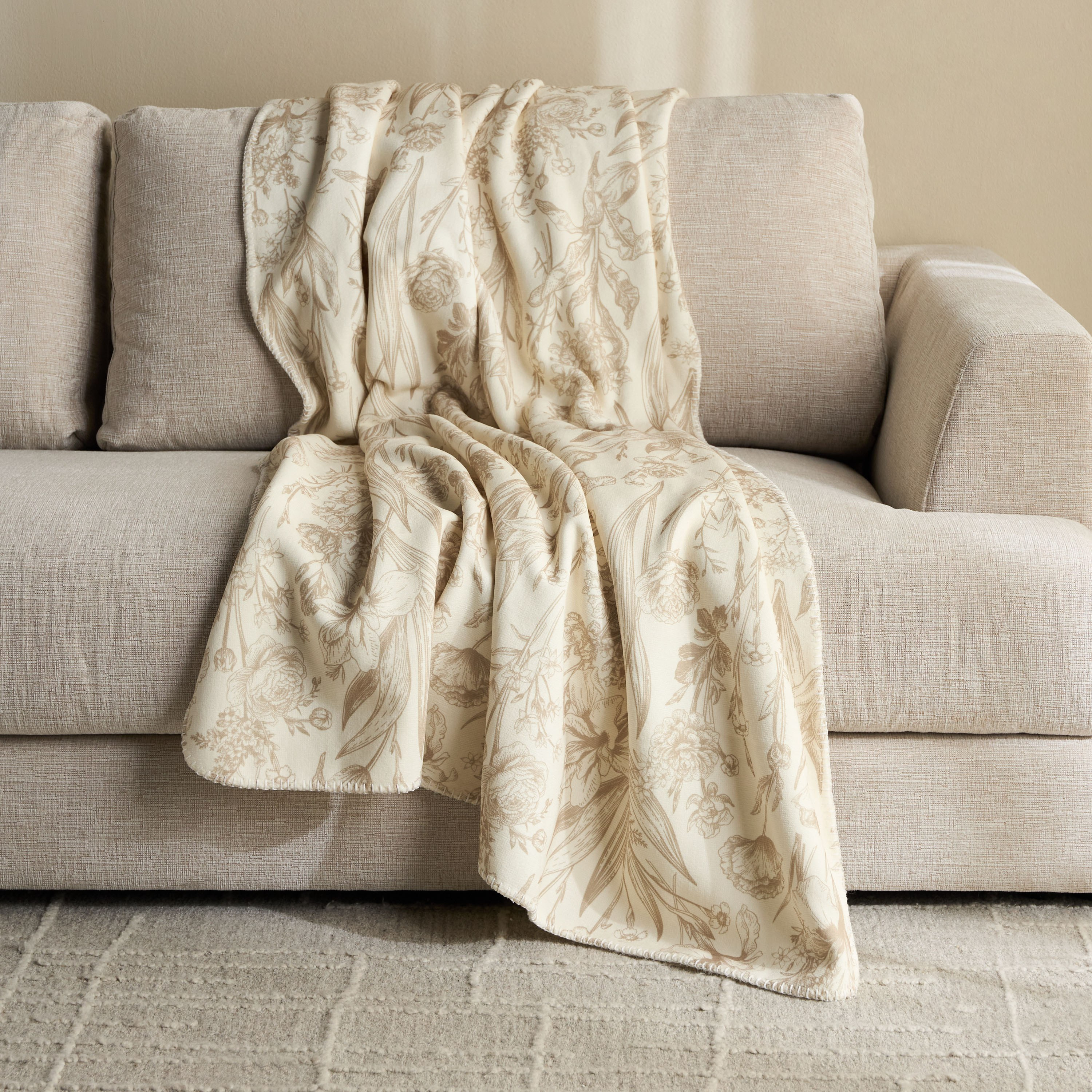 بطانية خفيفة - ريجنت - 130x170 سم-household-cushionsandthrows-throwsandblankets-throws-image-1