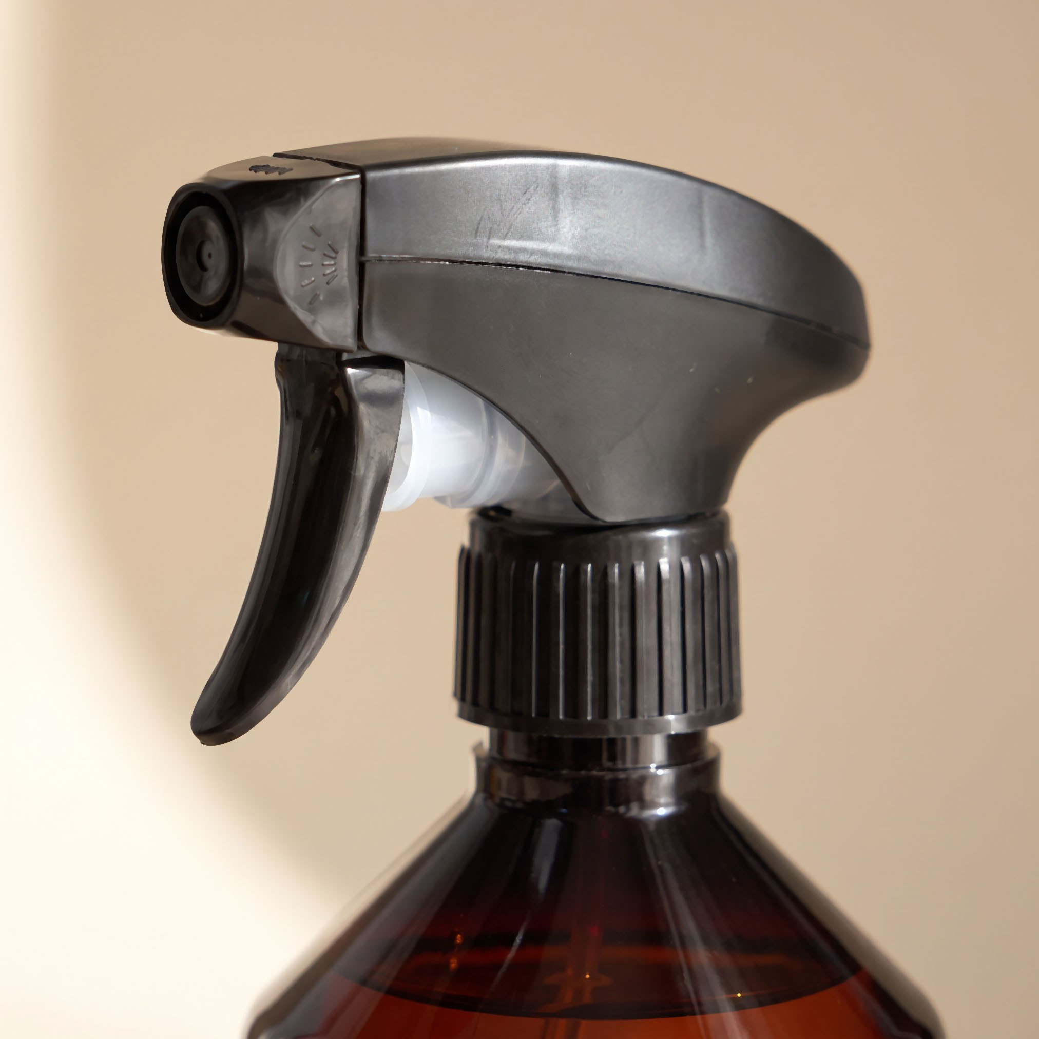 معطر غرف خشب الصندل الأسود - أولفاكتوري - 500 مل-household-homefragrance-homesprays-image-2